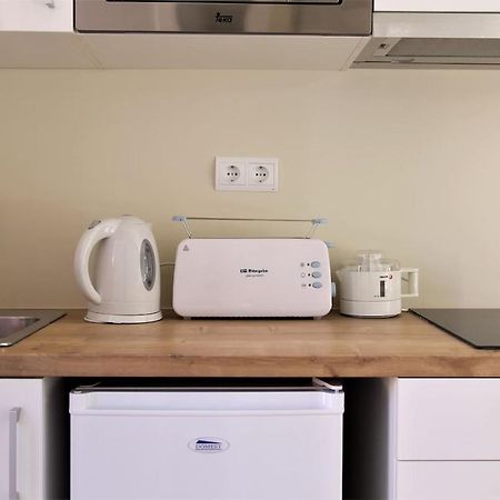 Petit Bijou - Beach Apartment III Кастельдефельс Экстерьер фото